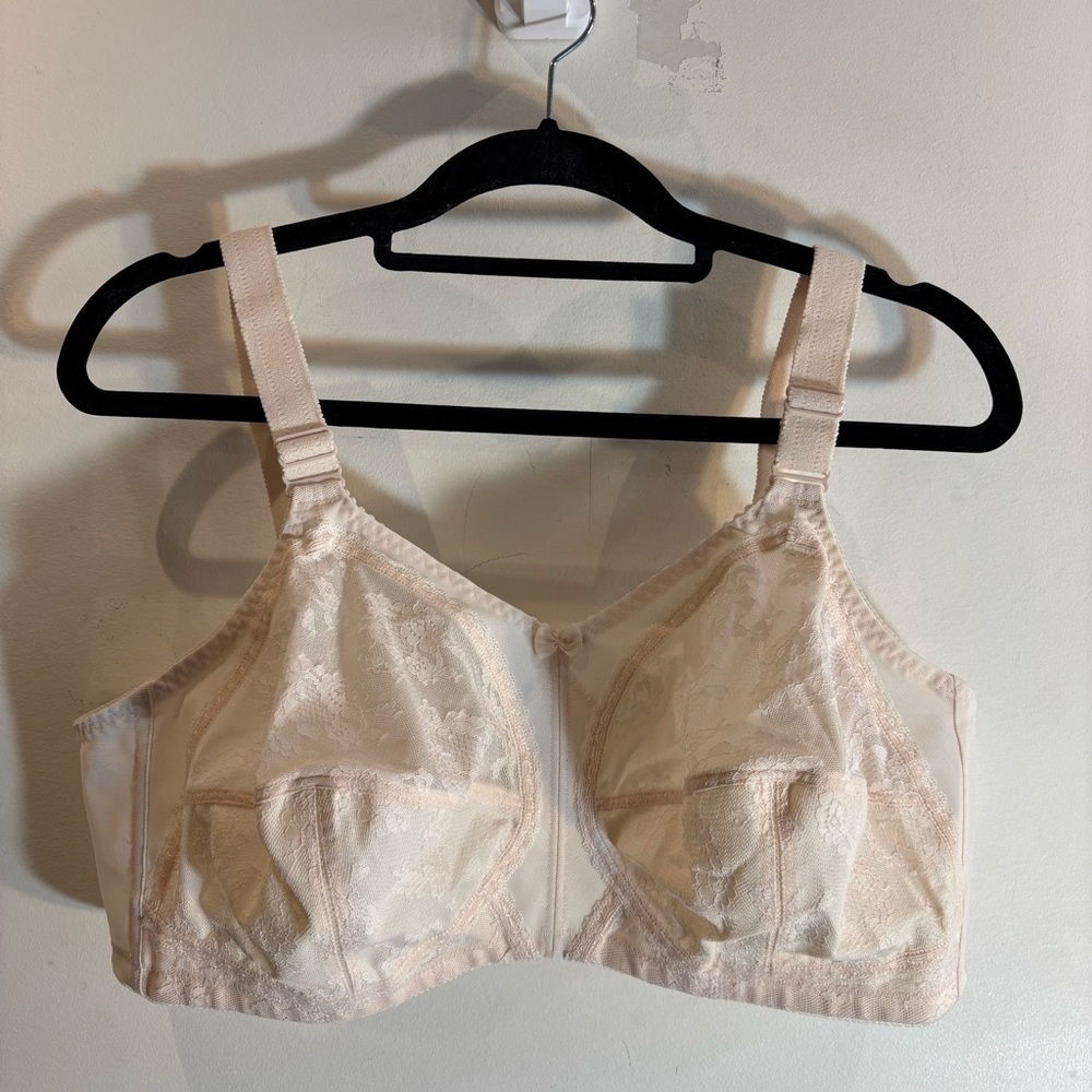TRIUMPH Sz D100 Cream Lace Bra Underwire Free Double Layes Adjustable NEW